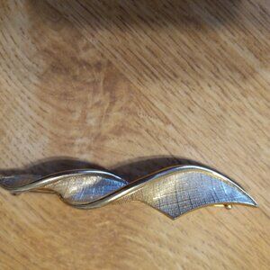 VINTAGE Sign " MARBOUX 106* " GOLD TONE CARVED LONG BROOCH PIN